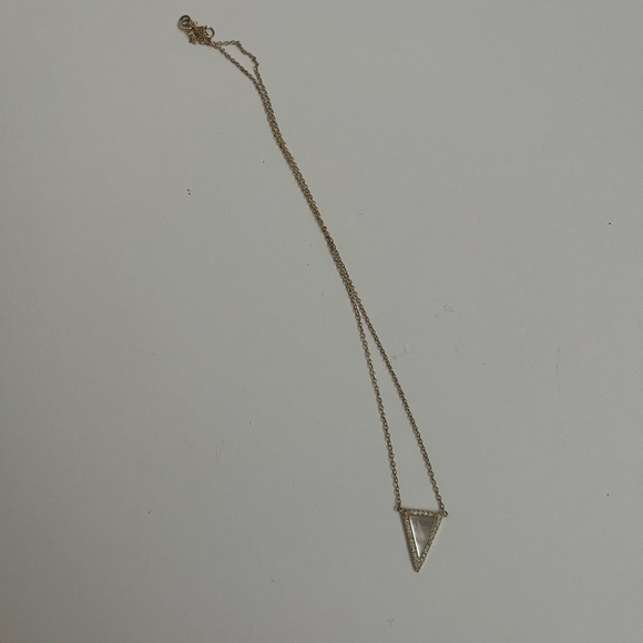 Dainty gold triangle necklace - Picture 2 of 2